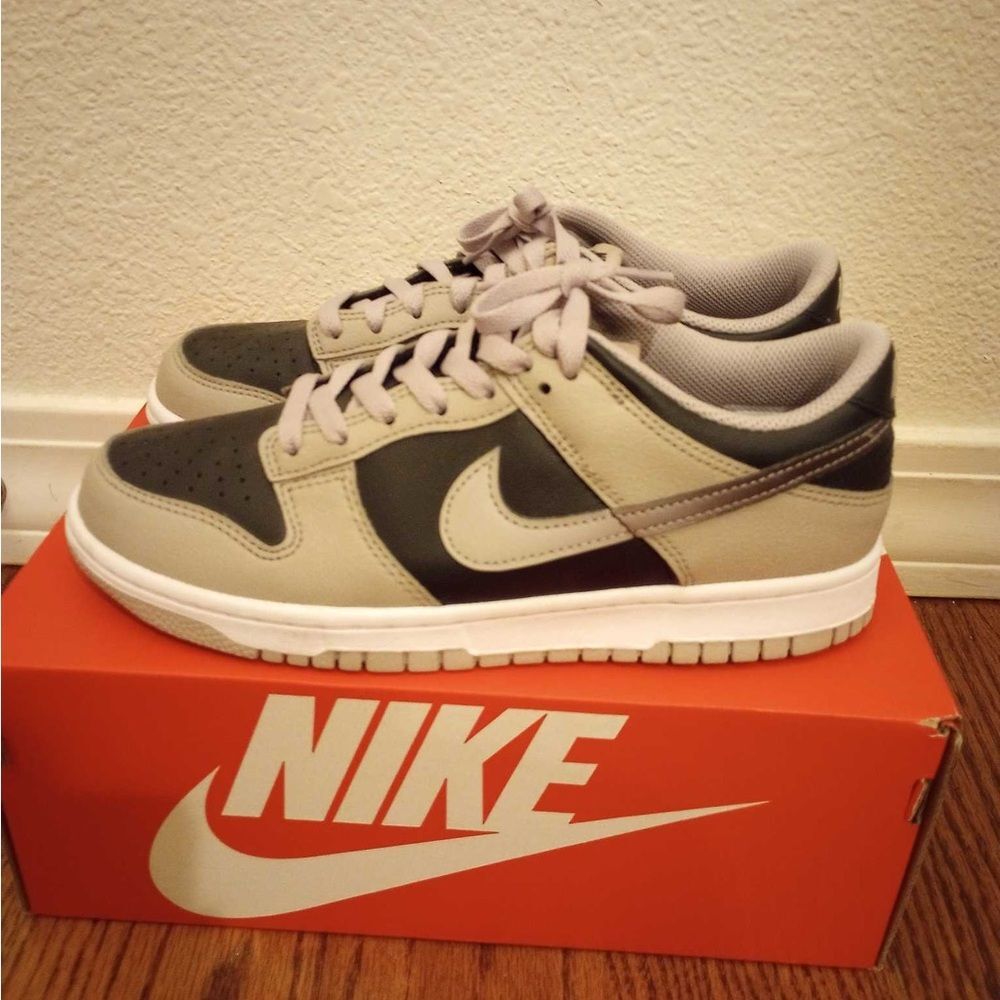 Nike Dunk Low GS in College Gray and Black Boys 7Y - Picture 2 of 5